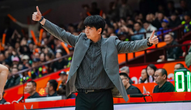 开云s-山东男篮拒绝输球！全力淘汰浙江队，琼斯上演首秀，央视直播